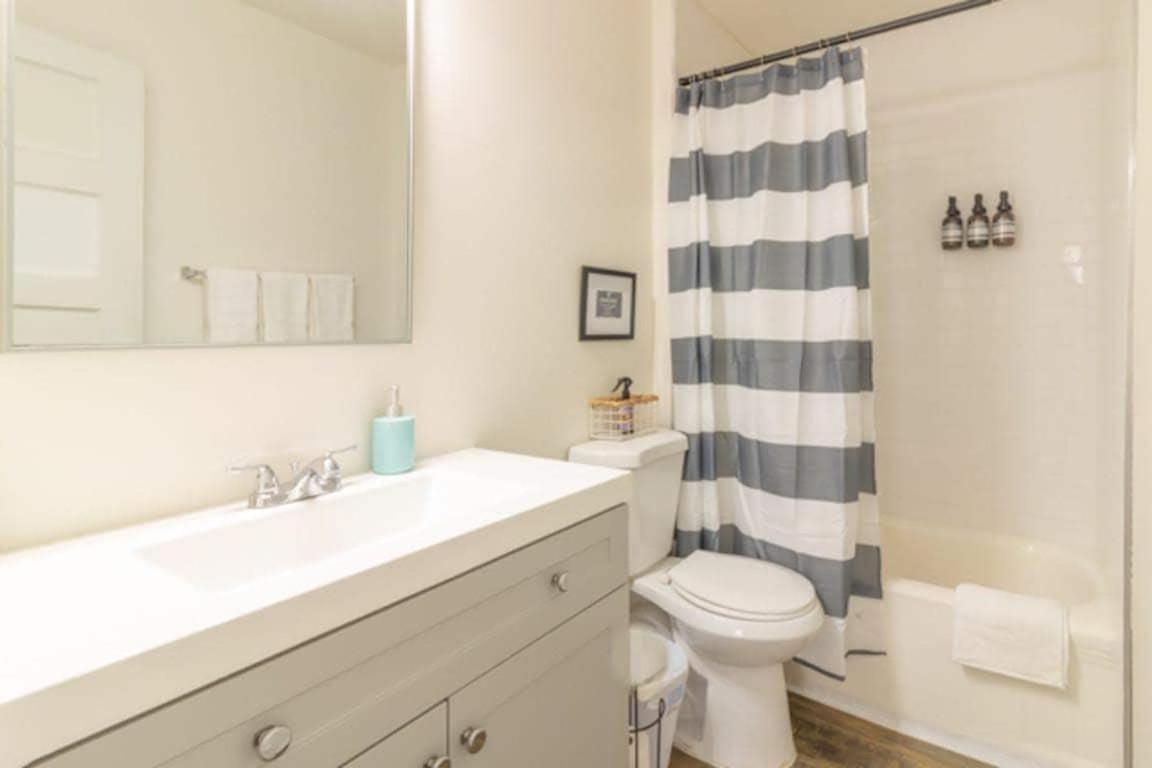 The Delightful Doubles- Unit A- Centrally Located Holiday home
