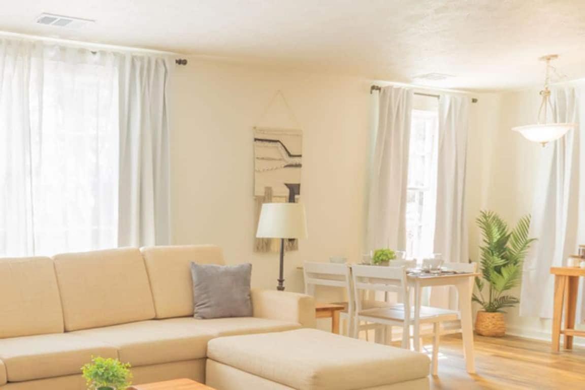 Holiday home The Delightful Doubles- Unit A- Centrally Located *
