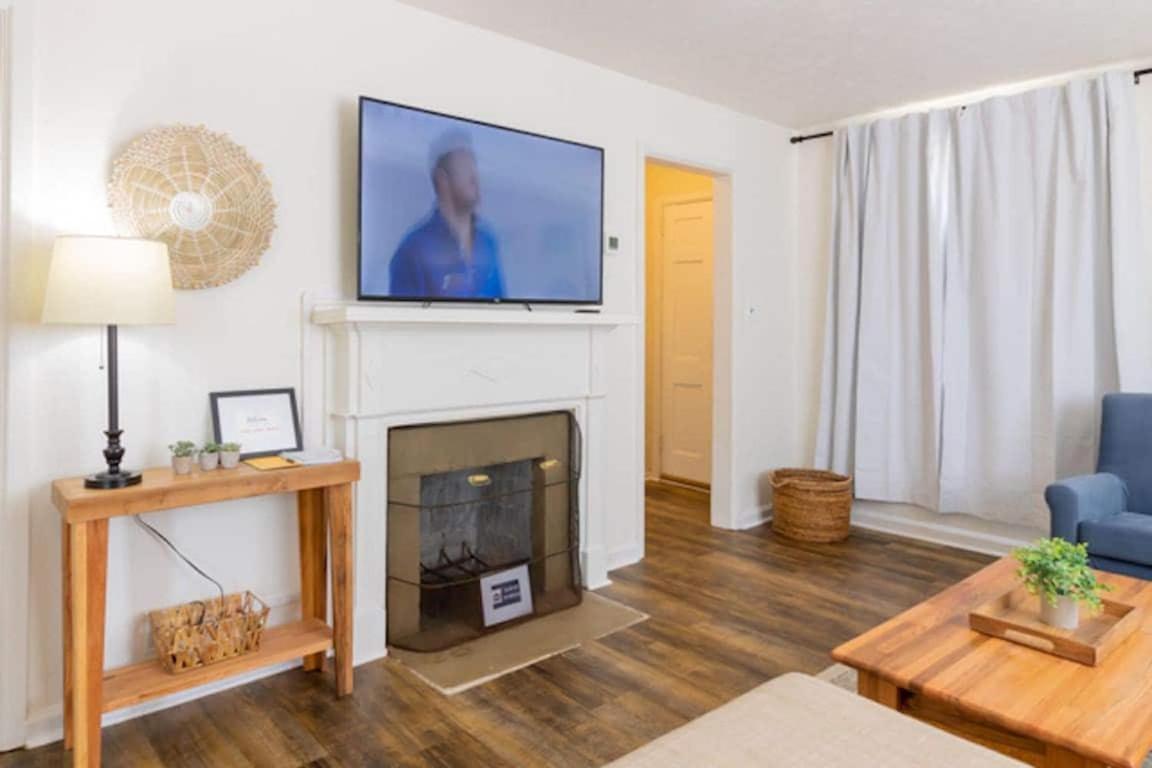 The Delightful Doubles- Unit A- Centrally Located Holiday home