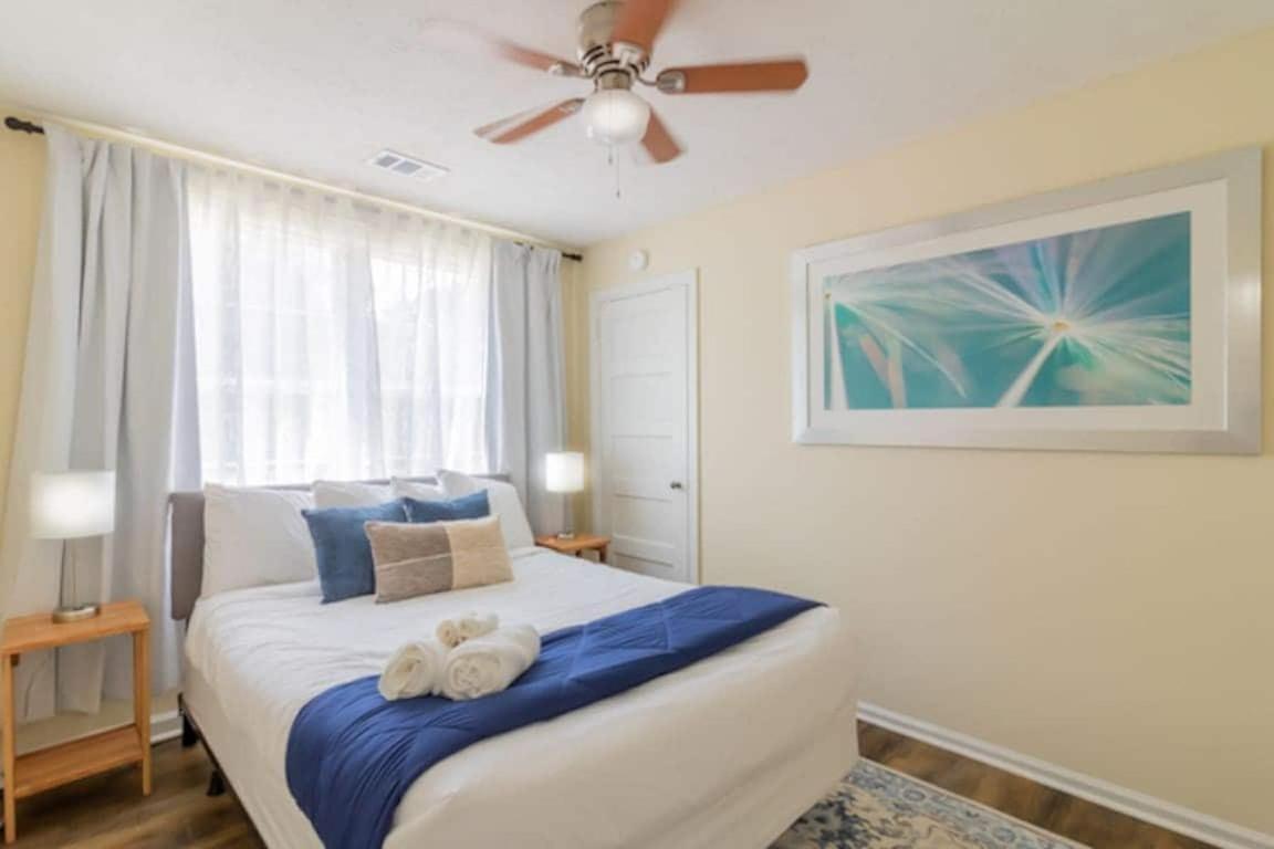 The Delightful Doubles- Unit A- Centrally Located Holiday home Columbus