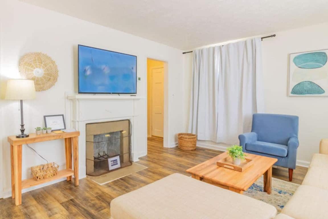 The Delightful Doubles- Unit A- Centrally Located Holiday home