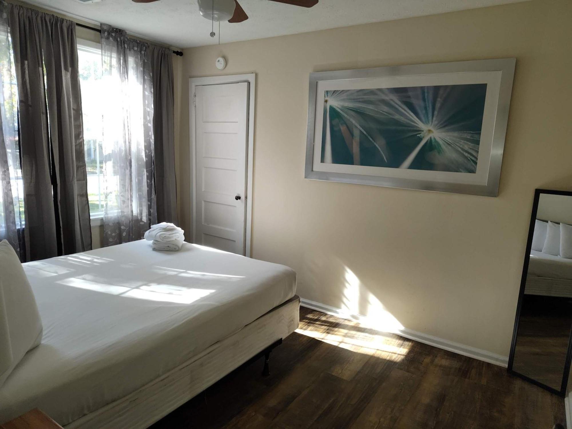The Delightful Doubles- Unit A- Centrally Located Holiday home Columbus
