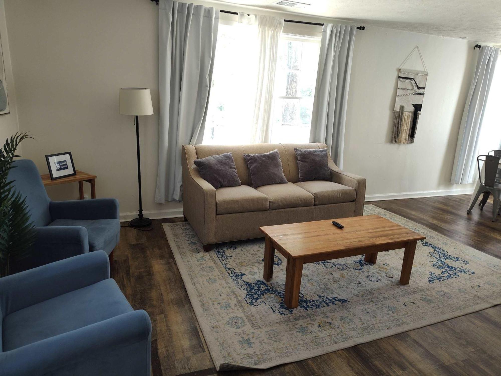 The Delightful Doubles- Unit A- Centrally Located Holiday home